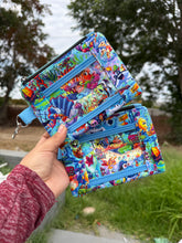 Load image into Gallery viewer, Fish are Friends ID Wallet
